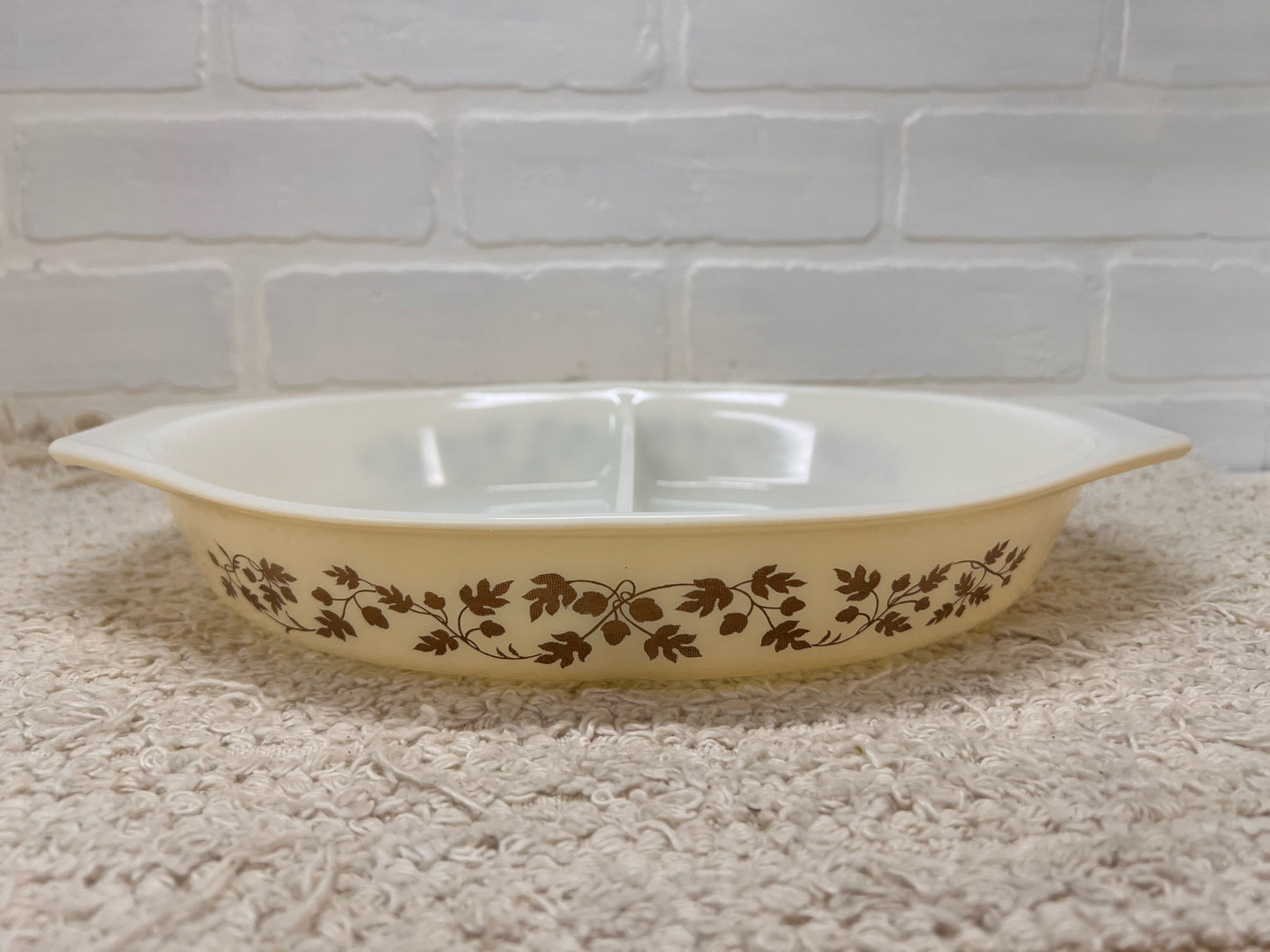 Pyrex Lidded Divided 'Golden Acorn' 1.5 QT Casserole Dish