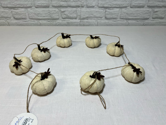 Gingerbread Lane mac52 white felted pumpkin garland