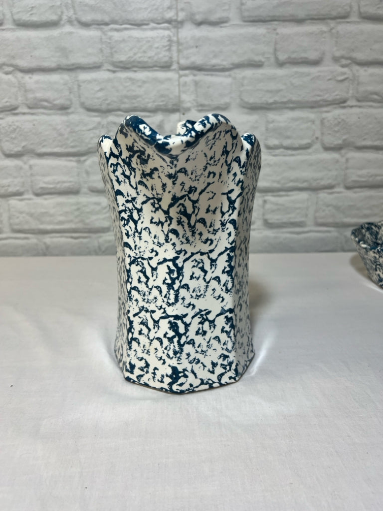 McCoy pitcher & bowl set in blue spatterware