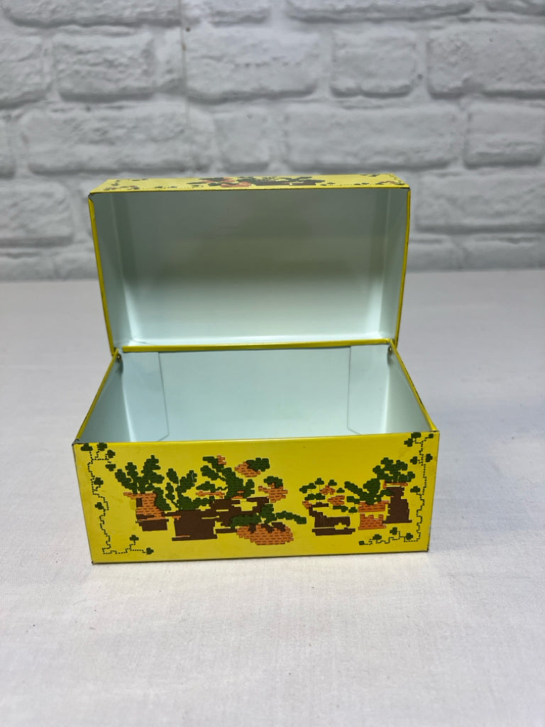Syndicate Mfg. Co. Yellow Vintage Recipe Box