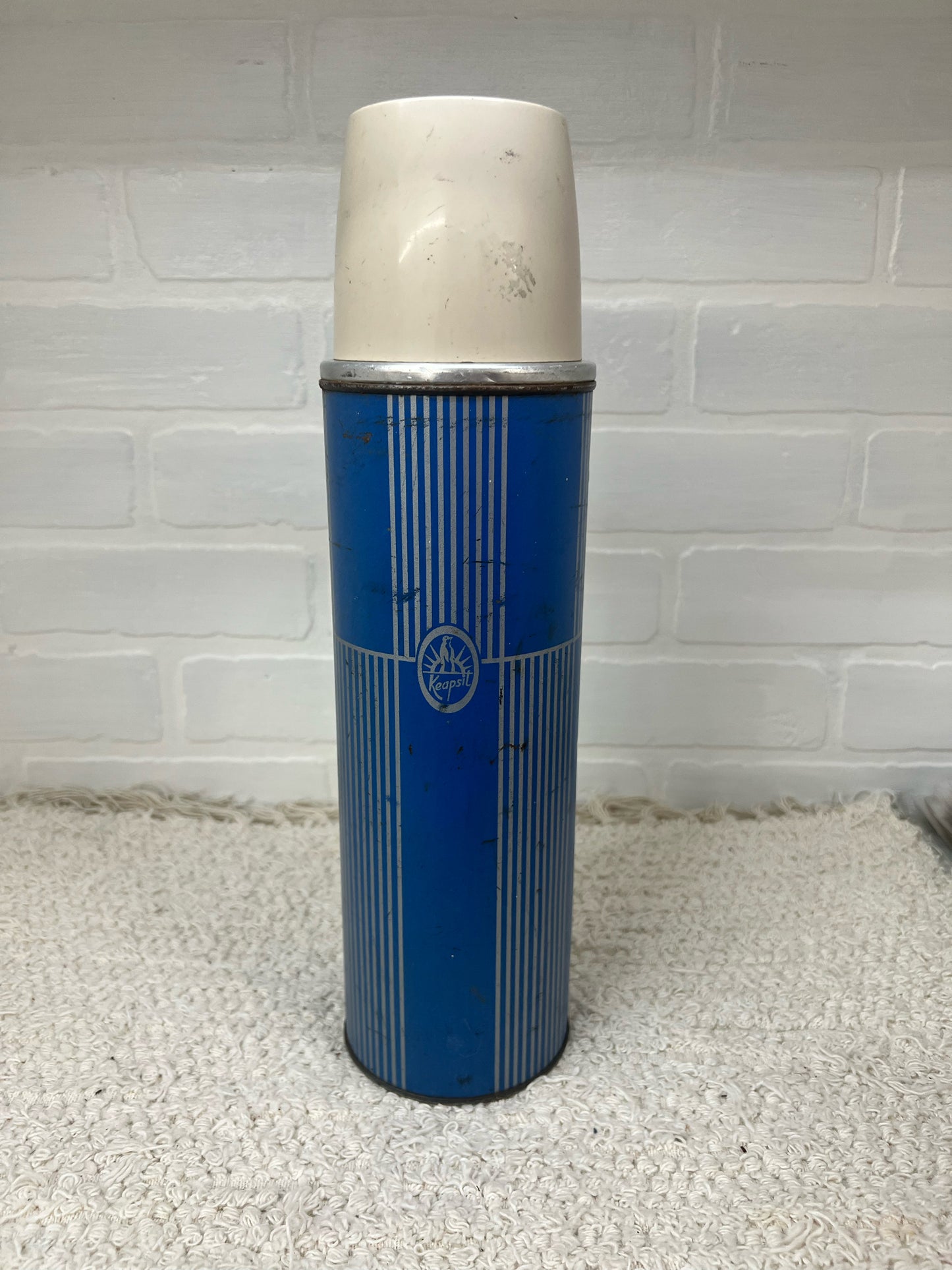 Keapsit Vintage 1970's blue thermos