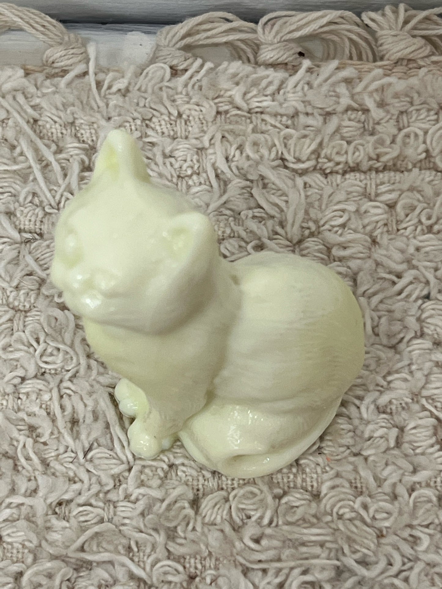 Moser Custard Glass/Uranium Glass Cat Figurine