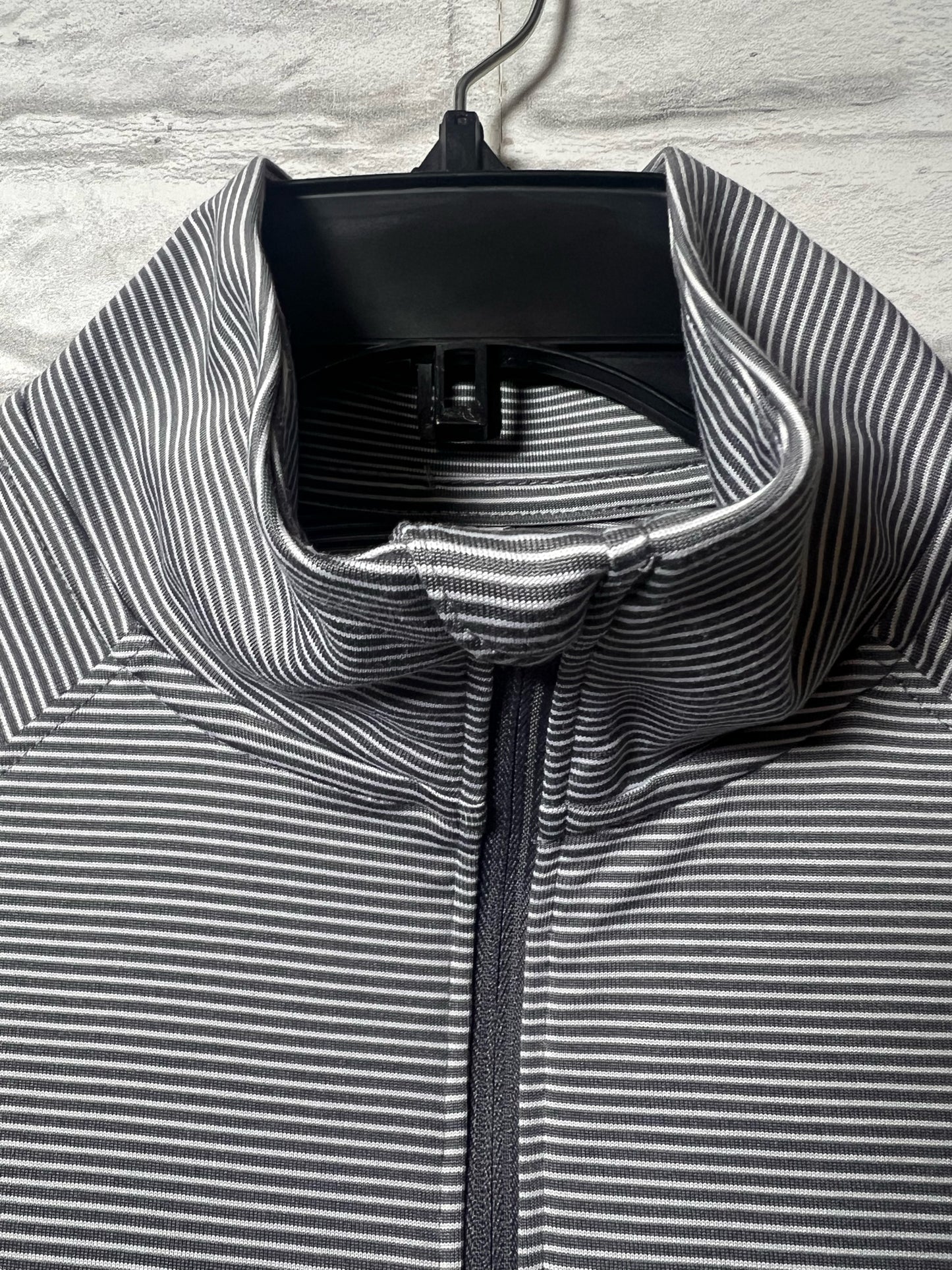 Size M Under Armour Gray & White Striped Pullover