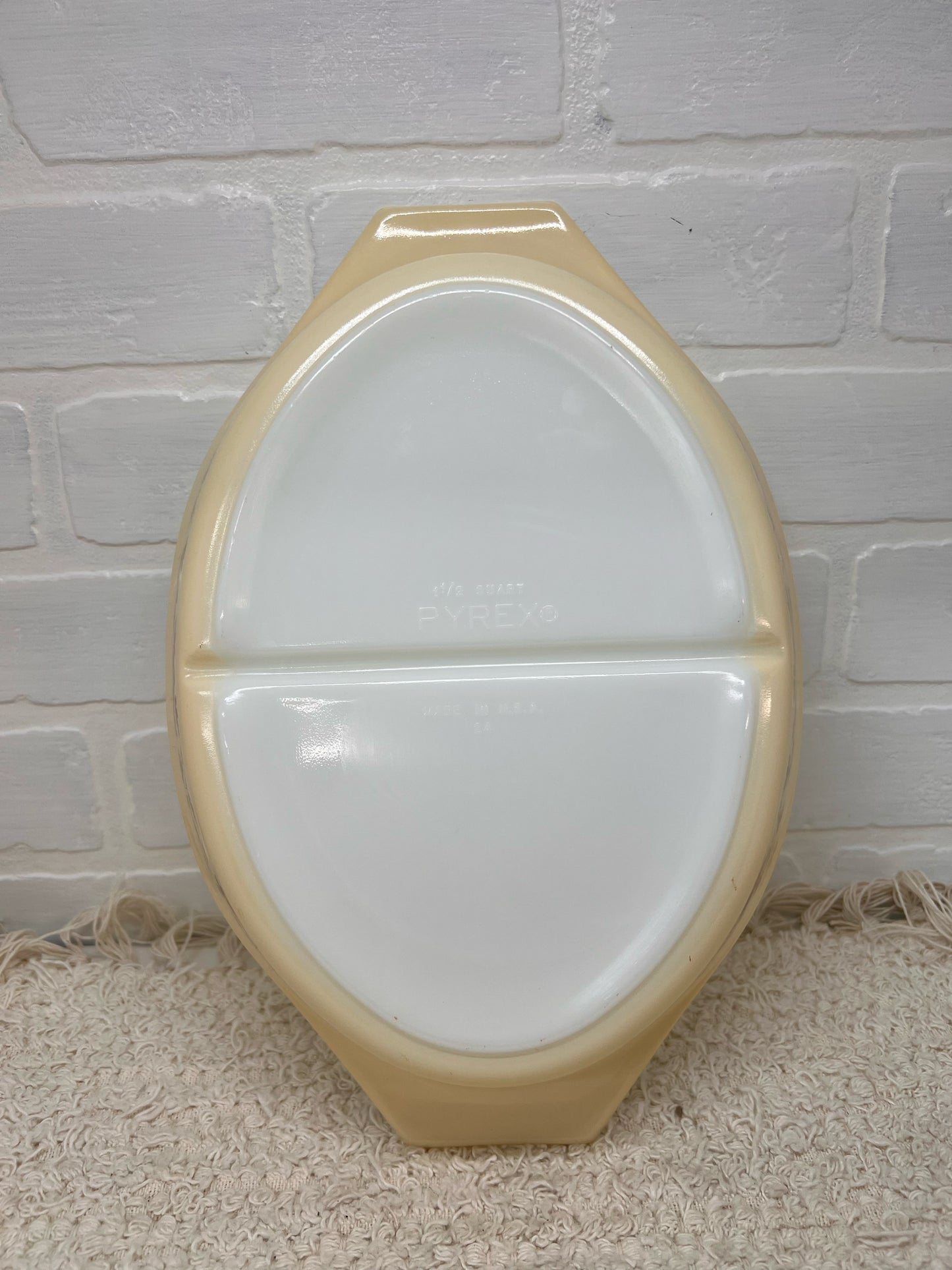 Pyrex Lidded Divided 'Golden Acorn' 1.5 QT Casserole Dish