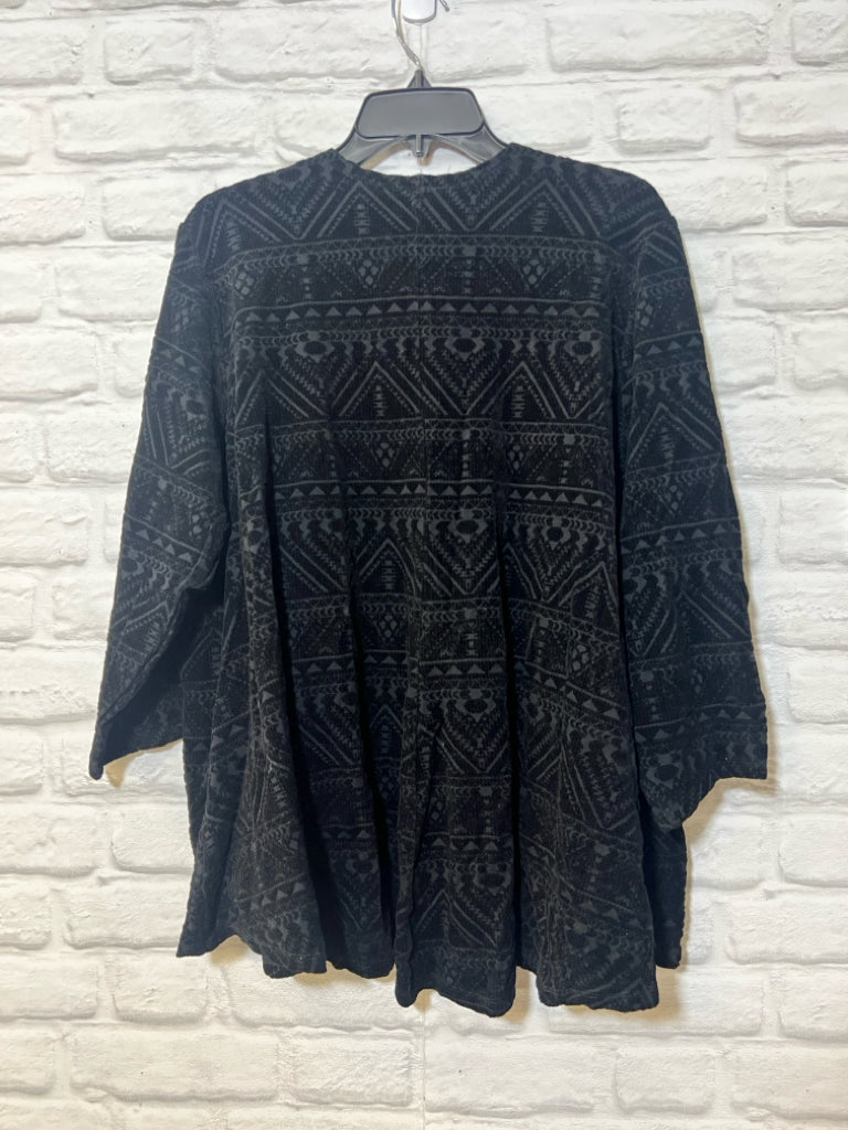 Size 3X Torrid black flocked cardigan, new with tags