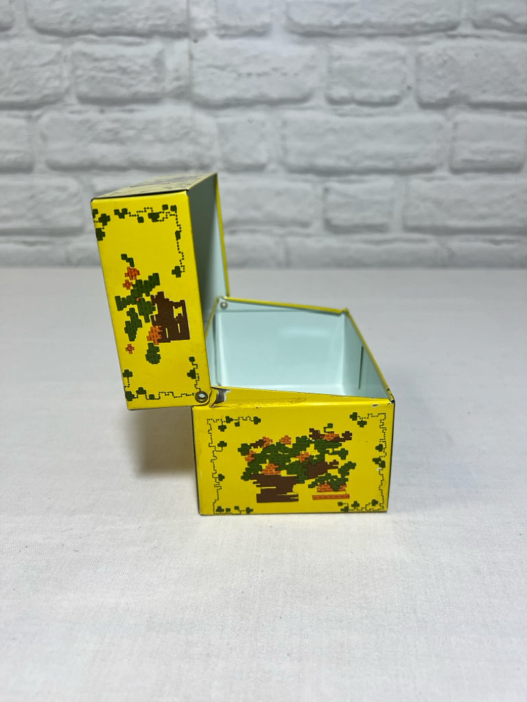 Syndicate Mfg. Co. Yellow Vintage Recipe Box