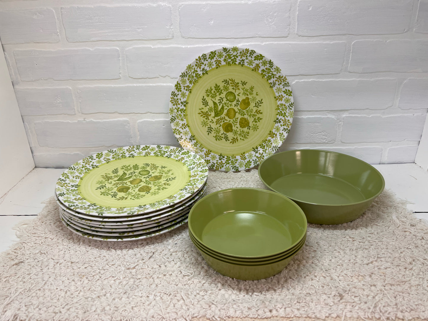 13 Piece Melamine Dish Set - Mushroom Garden pattern