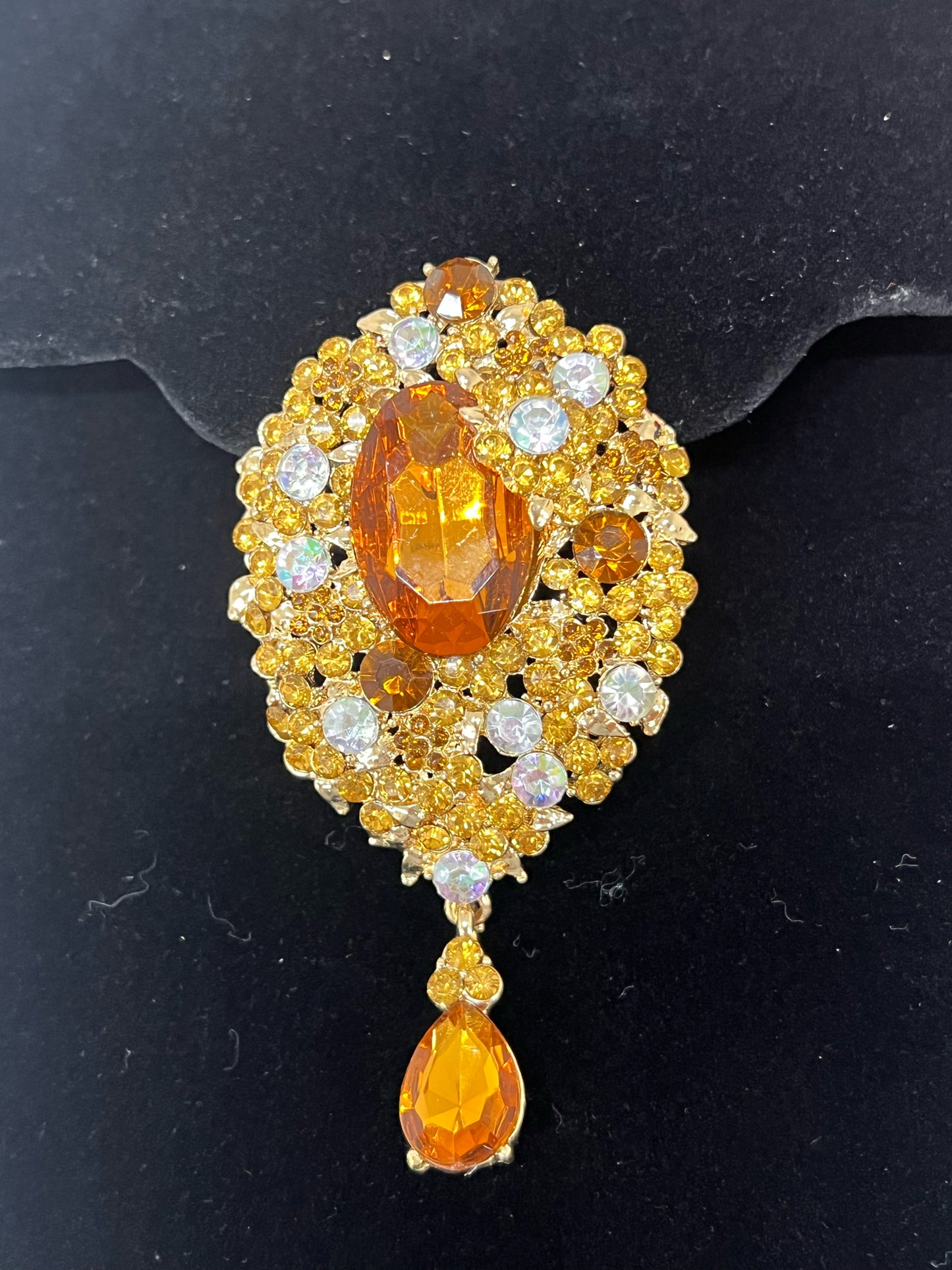 Vintage rhinestone pin or pendant