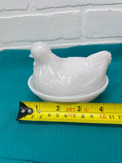 Vintage Milk Glass Nesting Hen/Hen on Nest