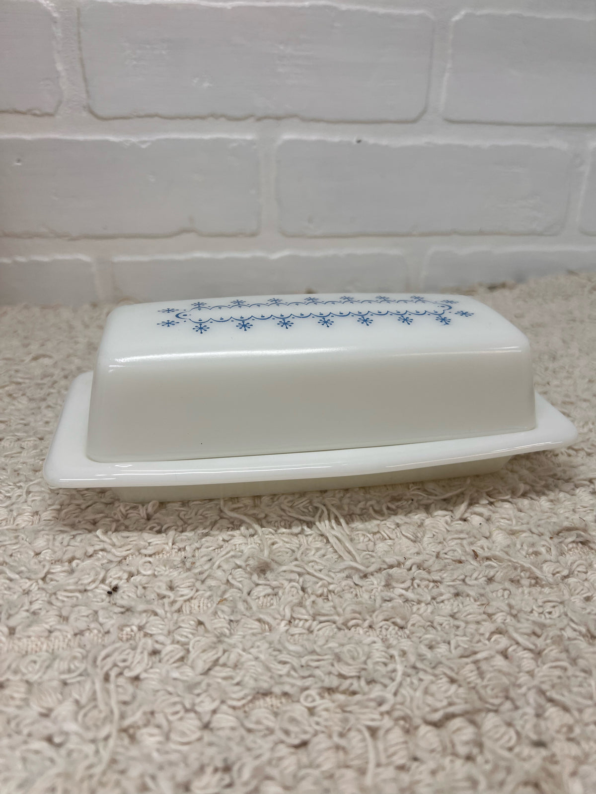 Pyrex Snowflake Garland Butter Dish
