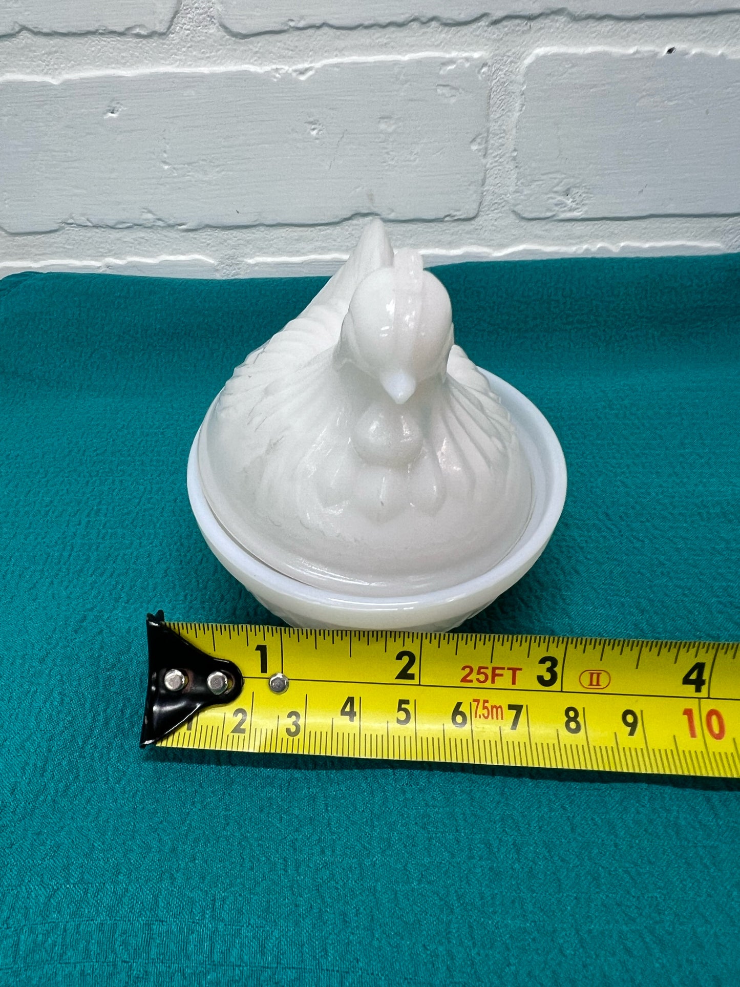 Vintage Milk Glass Nesting Hen/Hen on Nest