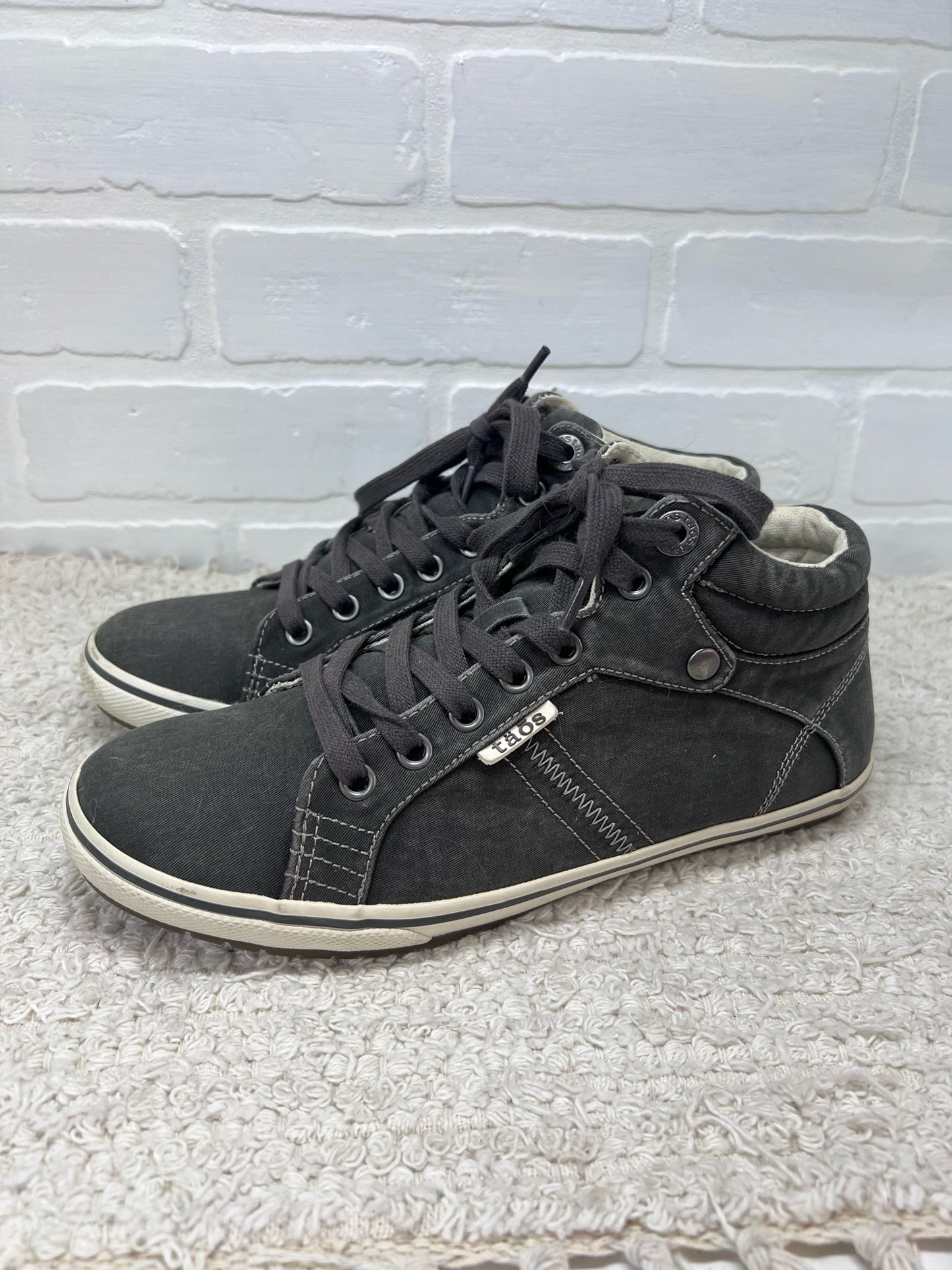 Shoe Size 8 Taos Gray Canvas Top Star Sneakers