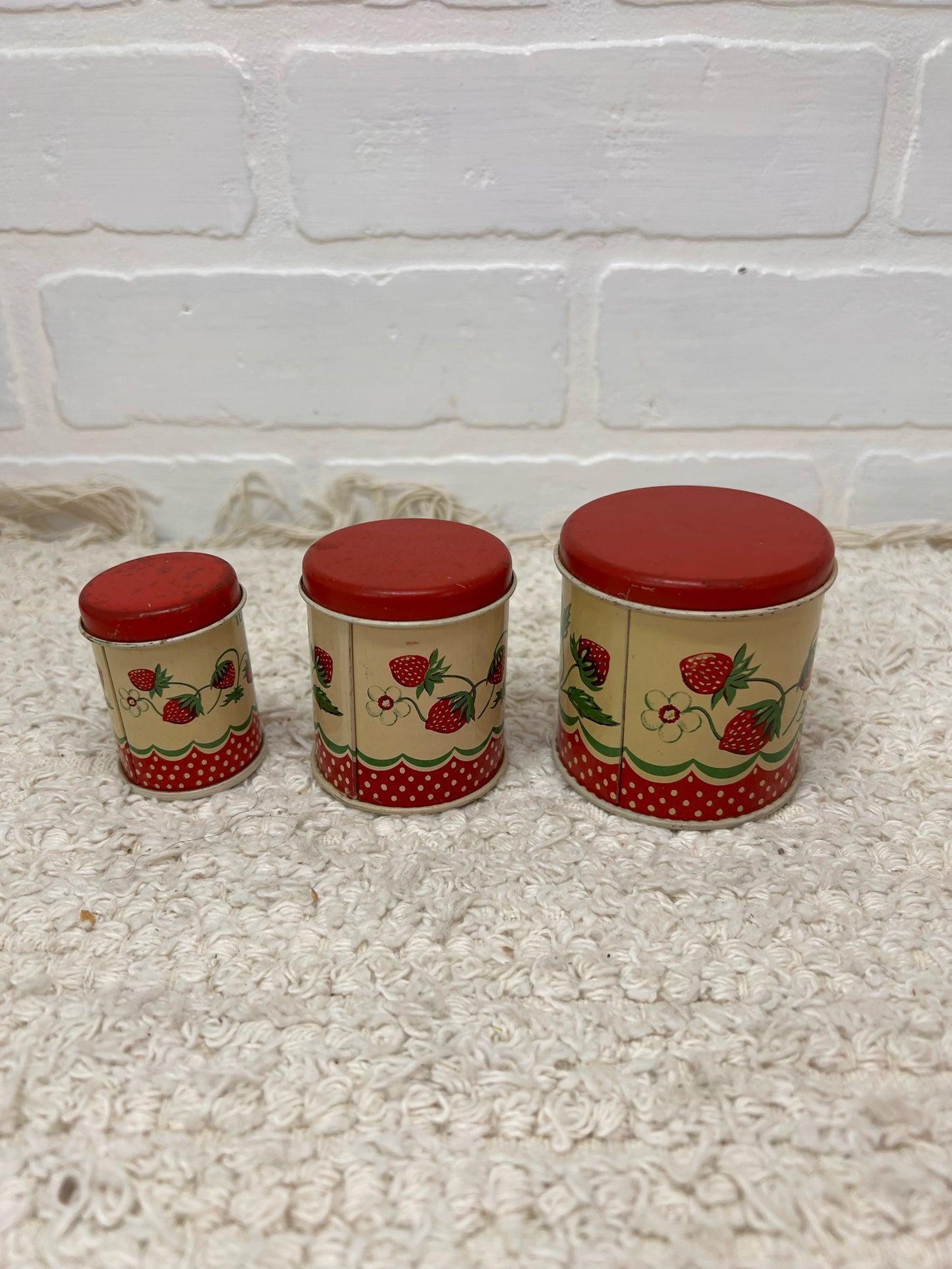 Wolverine 1950's strawberry pattern mini canister set