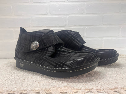 Shoe Size 42 Alegria Black & Silver Plaid Shoe/Booties