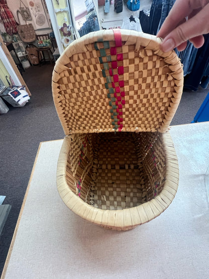 Vintage Wicker Hamper/Picnic Basket