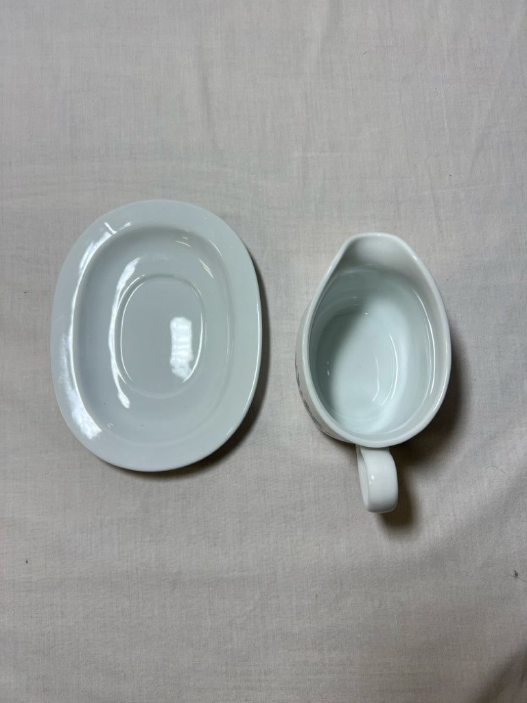 Corning Ware holiday gravy boat with under plate