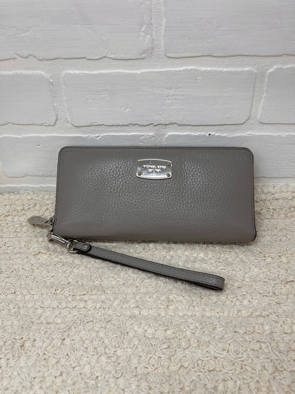 MICHAEL Michael Kors Gray Pebbled Leather Wristlet Wallet