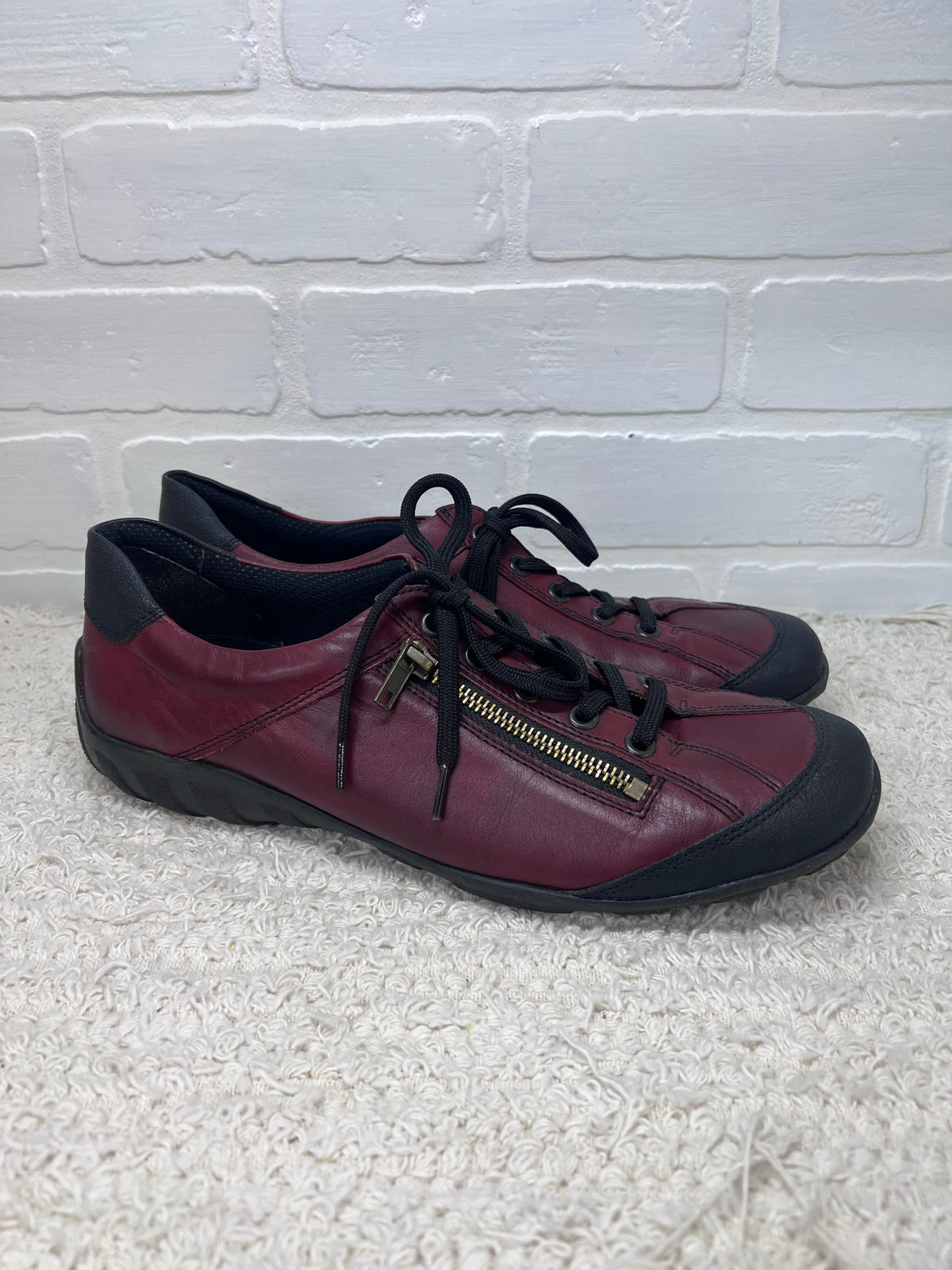 Shoe Size 42 Remonte Dorndorf Maroon & Black Sneakers