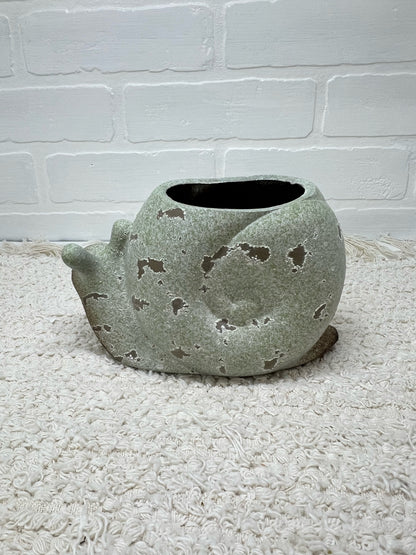 Rustic resin snail planter