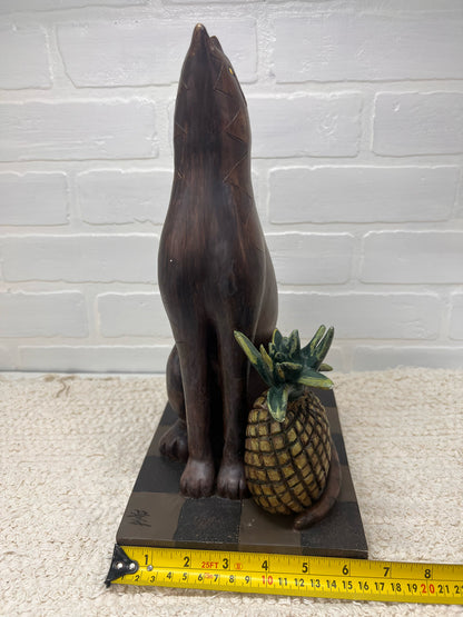 David Harden cat with pineapple statue