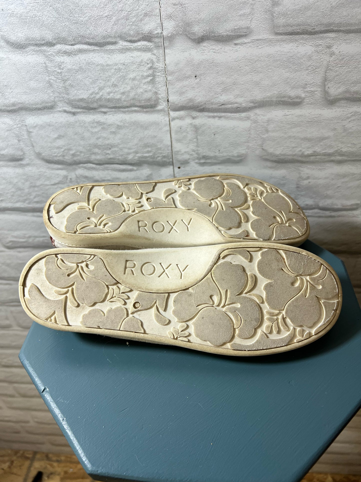 Roxy Size 9.5 Cream Shoes