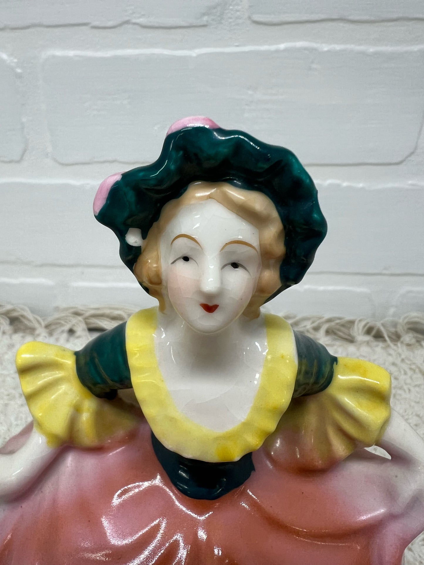 Vintage lady trinket or powder box