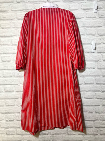 Models Coat brand red and white striped housecoat