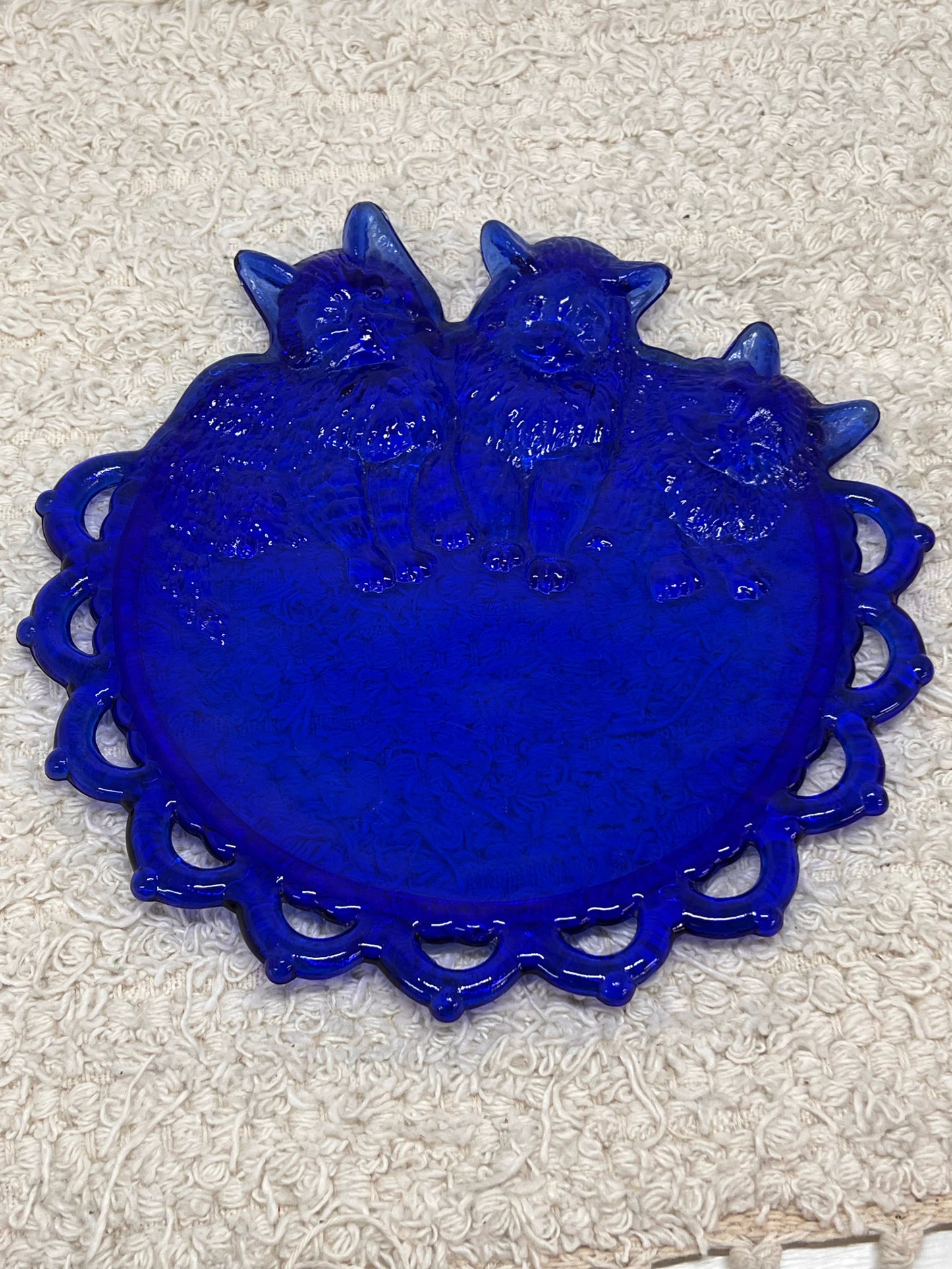 Westmoreland Three Kittens Cobalt Blue Plate