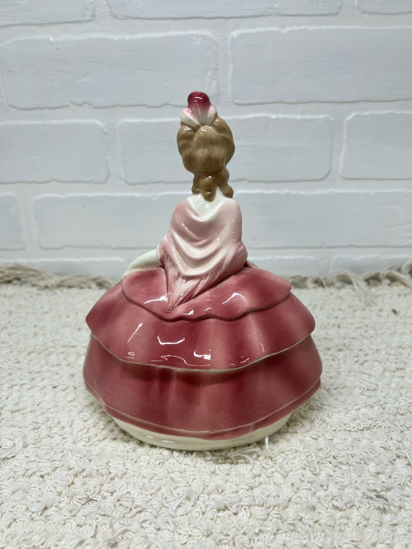 Vintage lady powder box/trinket box