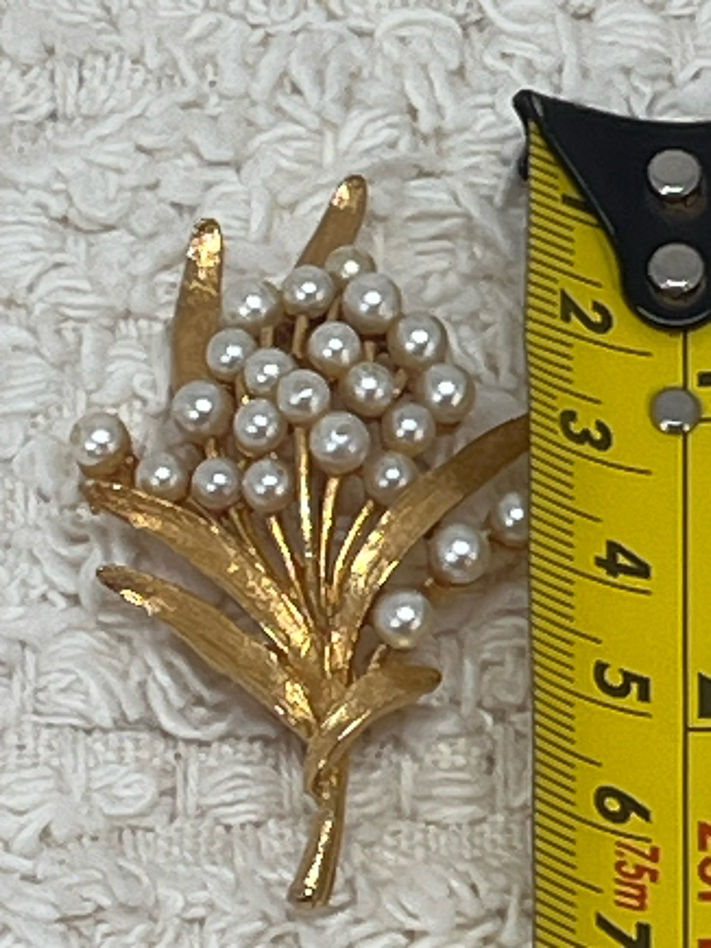 Vintage faux pearl and goldtone pin