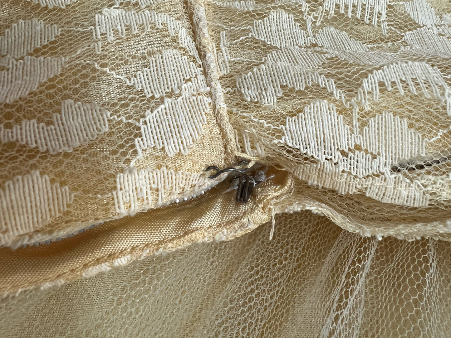 Vintage Yellow Tulle & Lace 1950's Formal/Prom/Party Dress