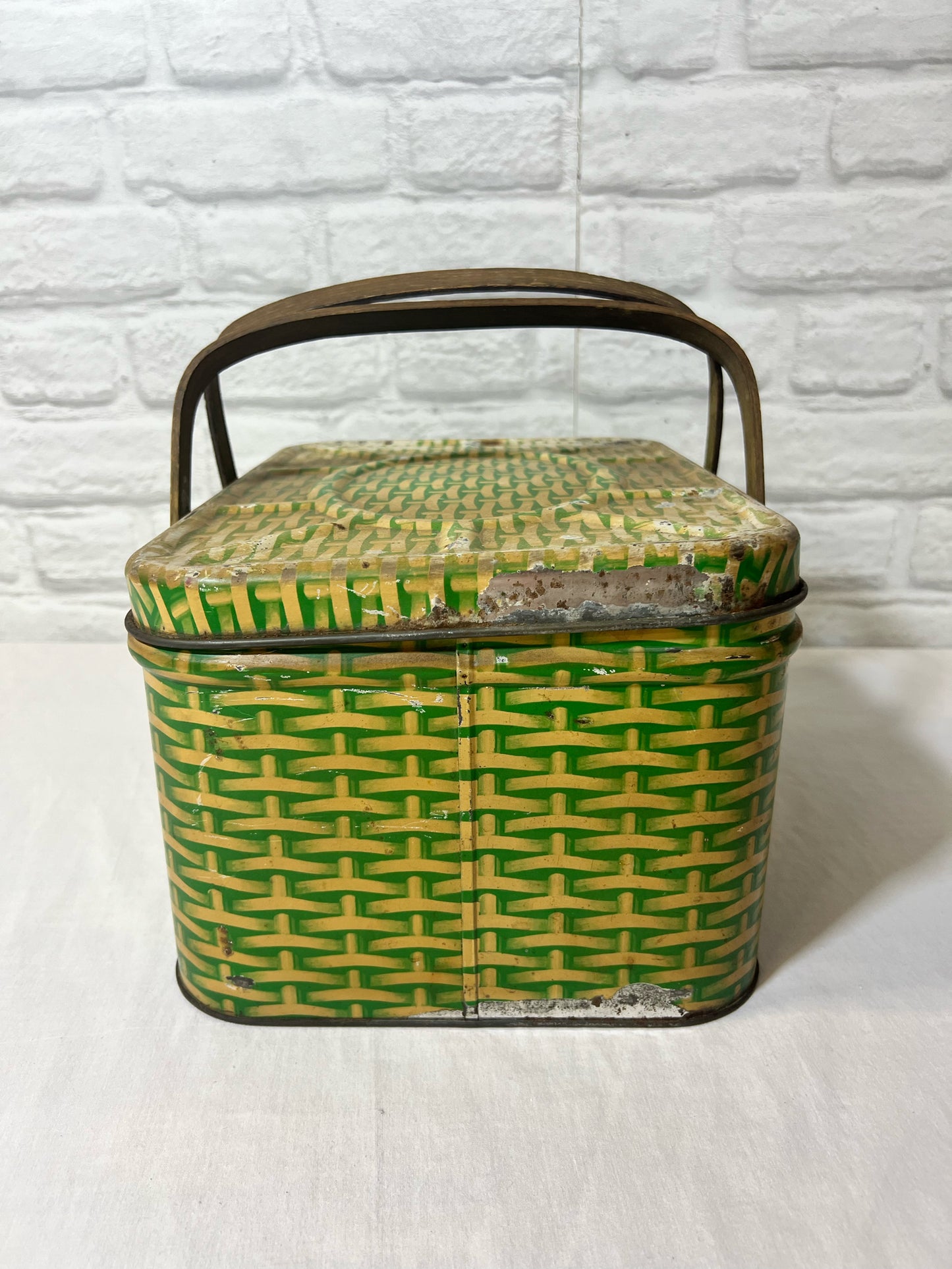 Vintage metal bread box/picnic basket