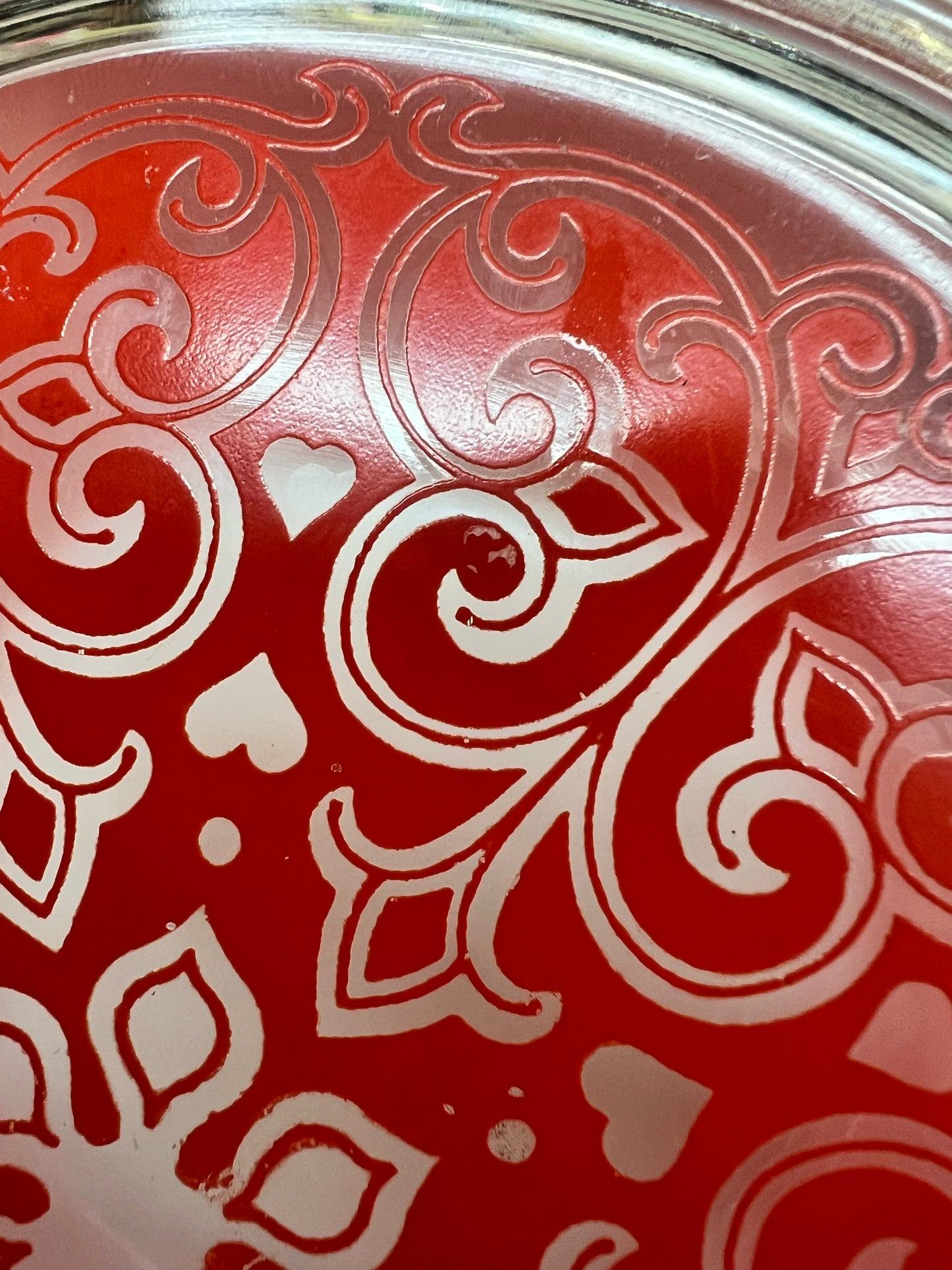 Pyrex Celtic Floral red lidded one quart casserole dish