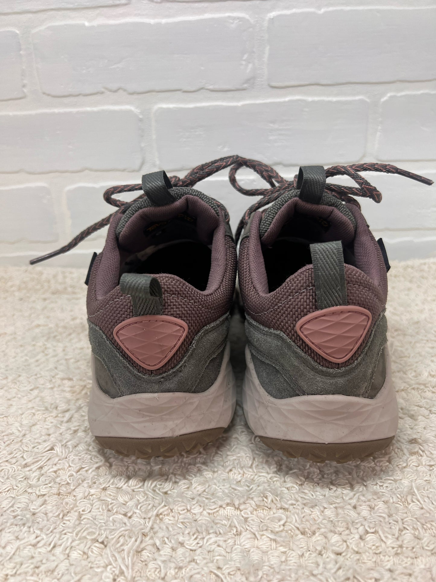 Women's Teva Canyonview Hiking Shoes in Size 7.5