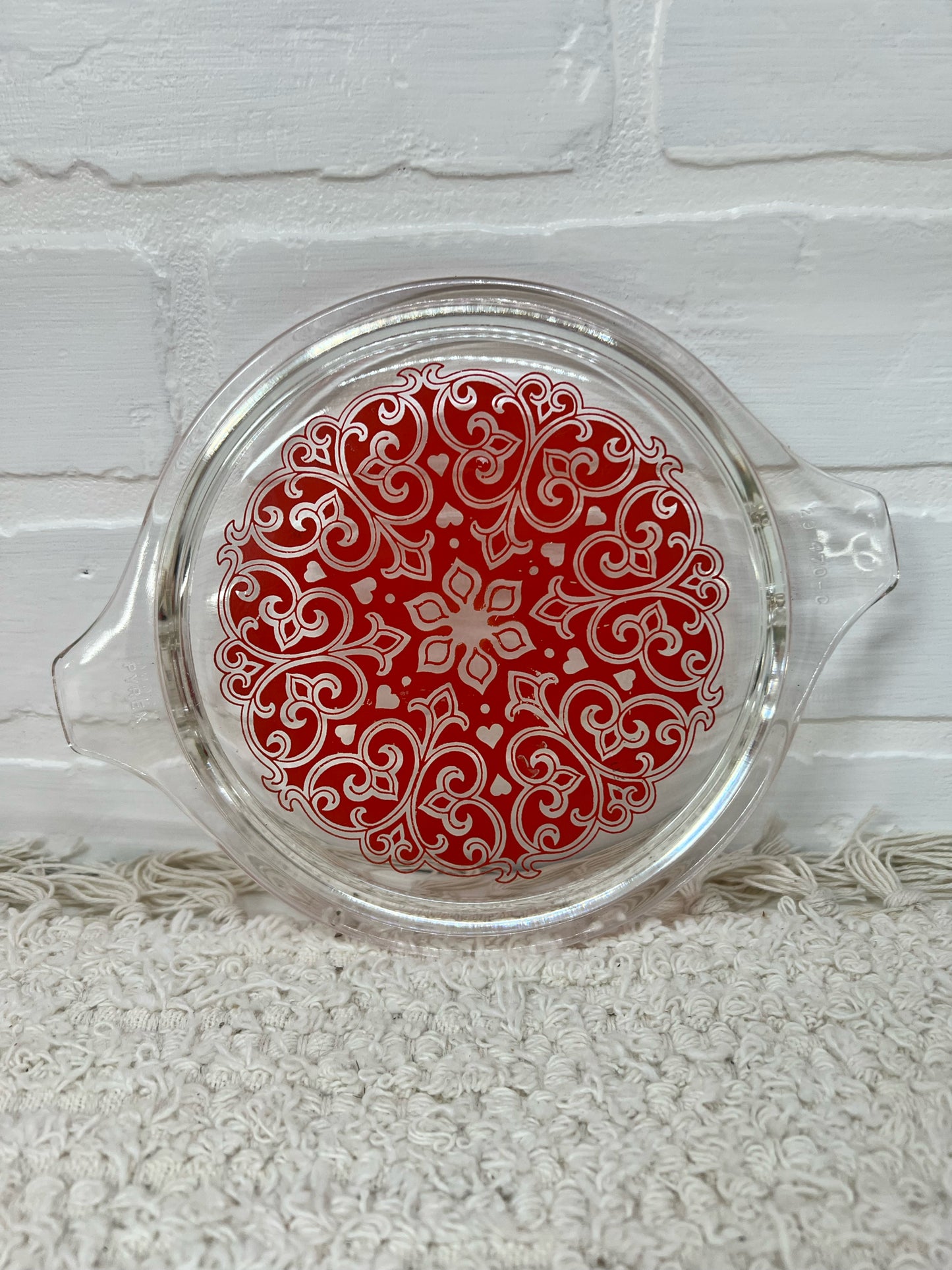 Pyrex Celtic Floral red lidded one quart casserole dish