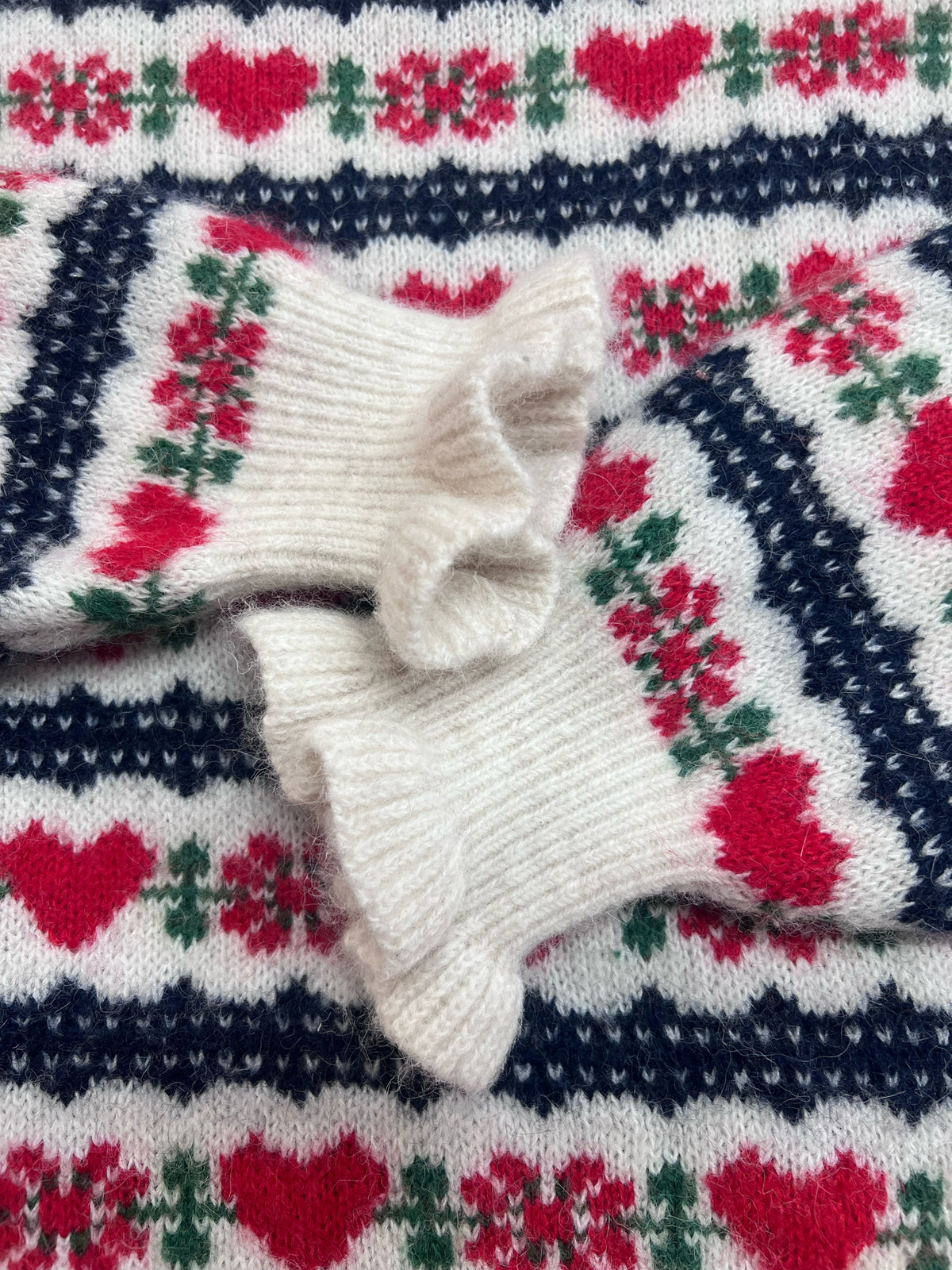 Size L Old Navy Cropped Fair Isle Heart Pattern Wool Blend Sweater