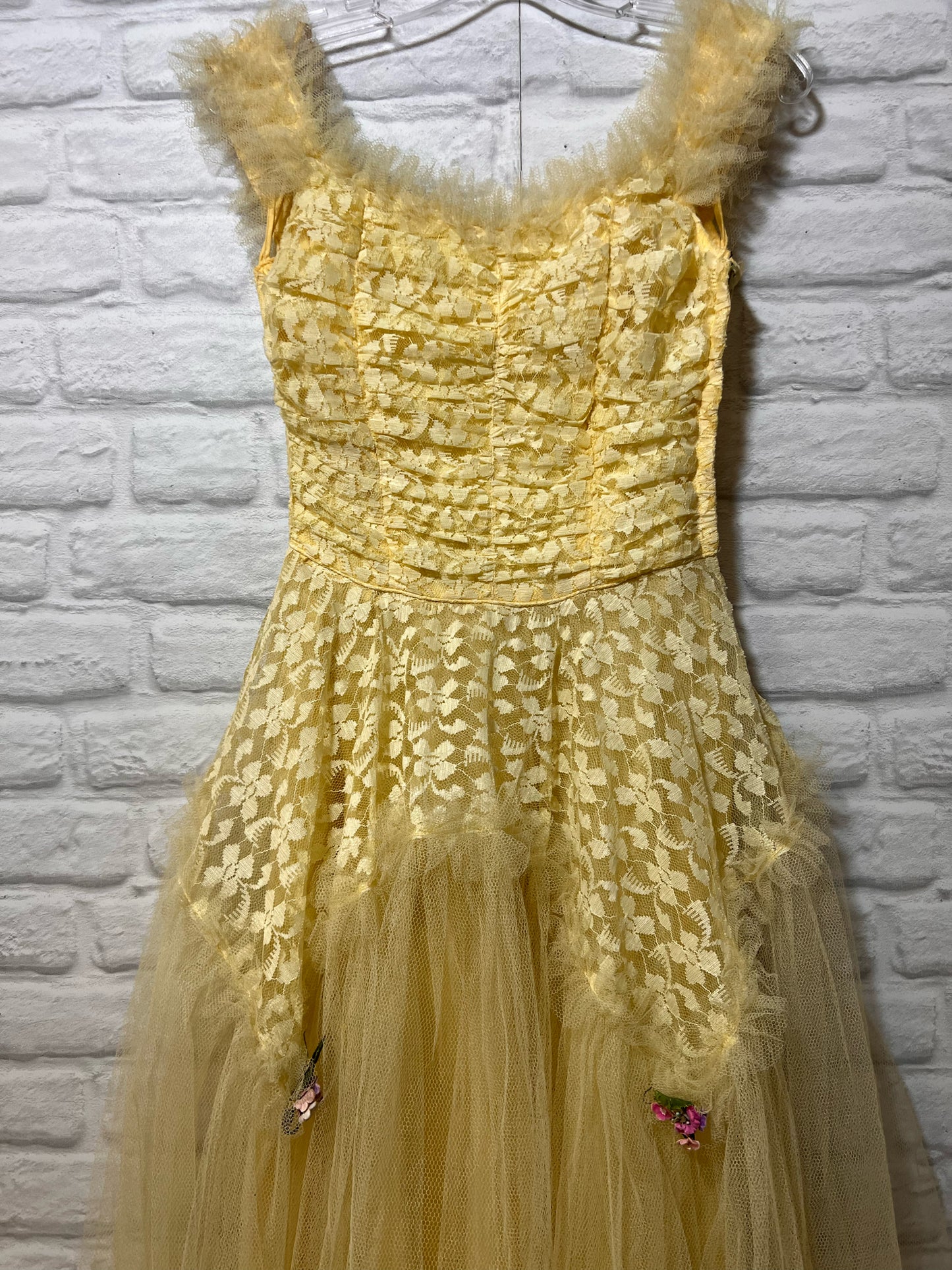 Vintage Yellow Tulle & Lace 1950's Formal/Prom/Party Dress