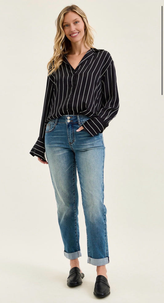 Judy Blue Mid Rise Boyfriend Jeans with Cool Denim Sorbtek Fabric & Crossback Belt Loops – Style 881089