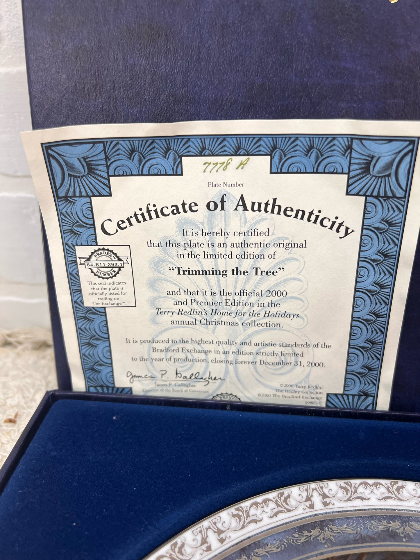 Terry Redlin'Trimming the Tree' Decorative Plate in Gift Box