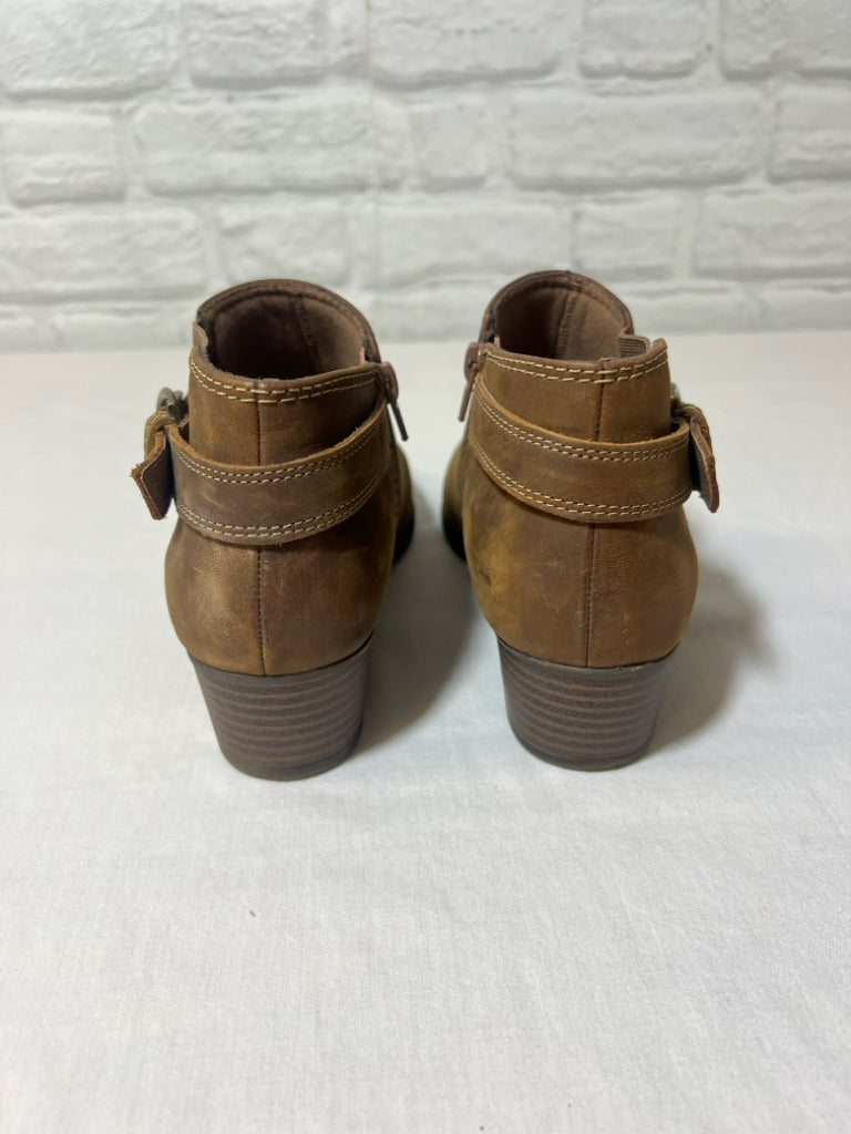 Shoe Size 8.5 Clarks brown leather booties