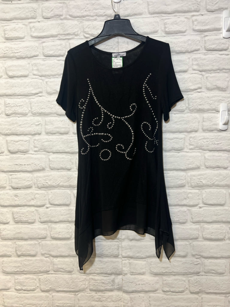 Size M Kristine black flutter detail tunic