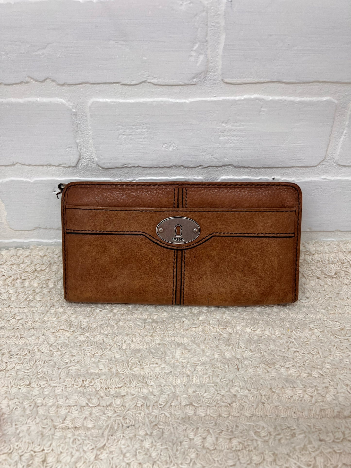 Fossil Vintage Style Keyhole Plate Wallet in Brown Leather