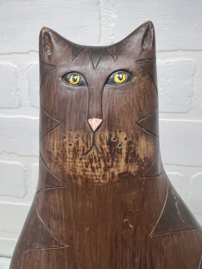 David Harden cat with pineapple statue