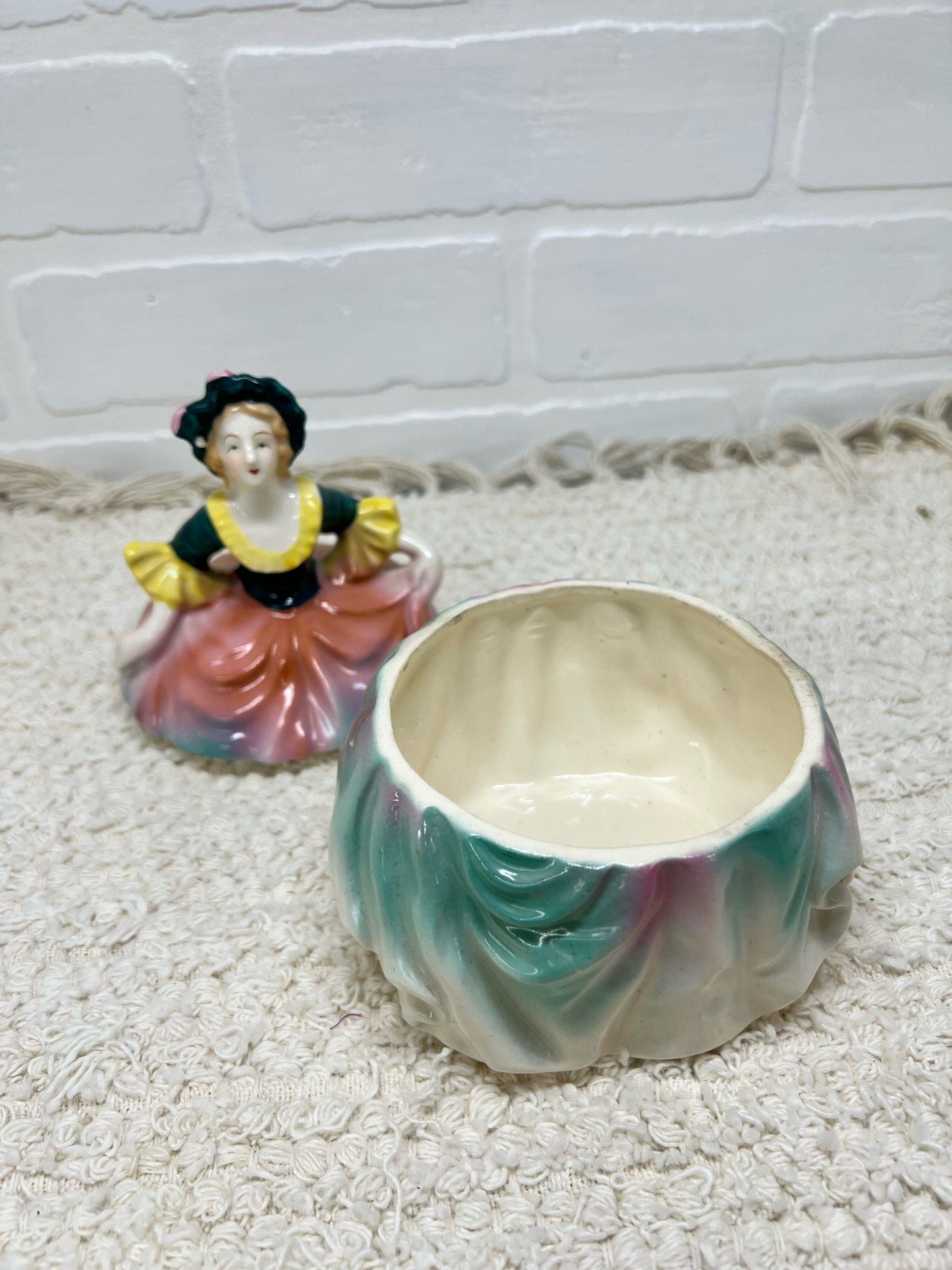 Vintage lady trinket or powder box