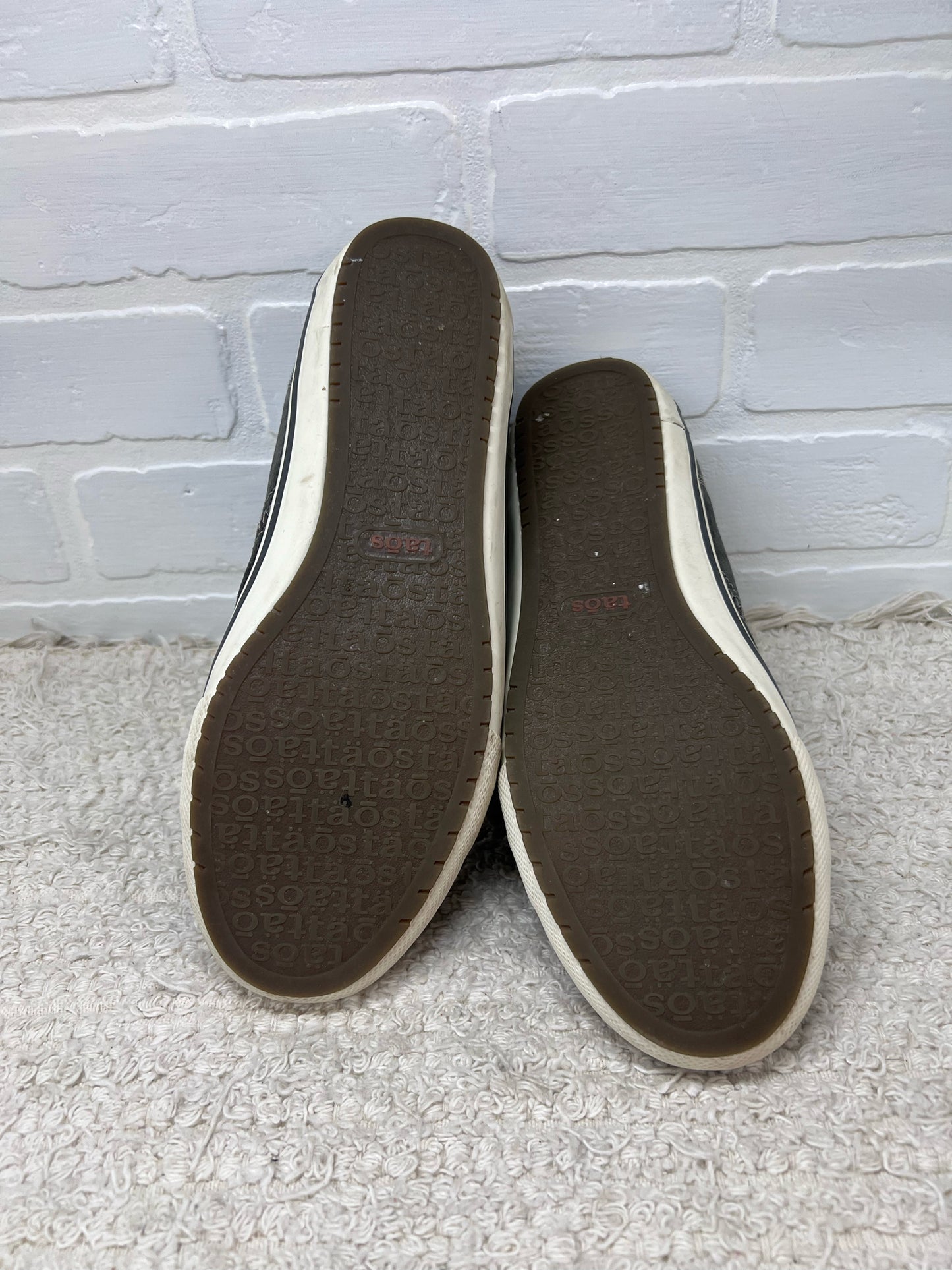 Shoe Size 8 Taos Gray Canvas Top Star Sneakers