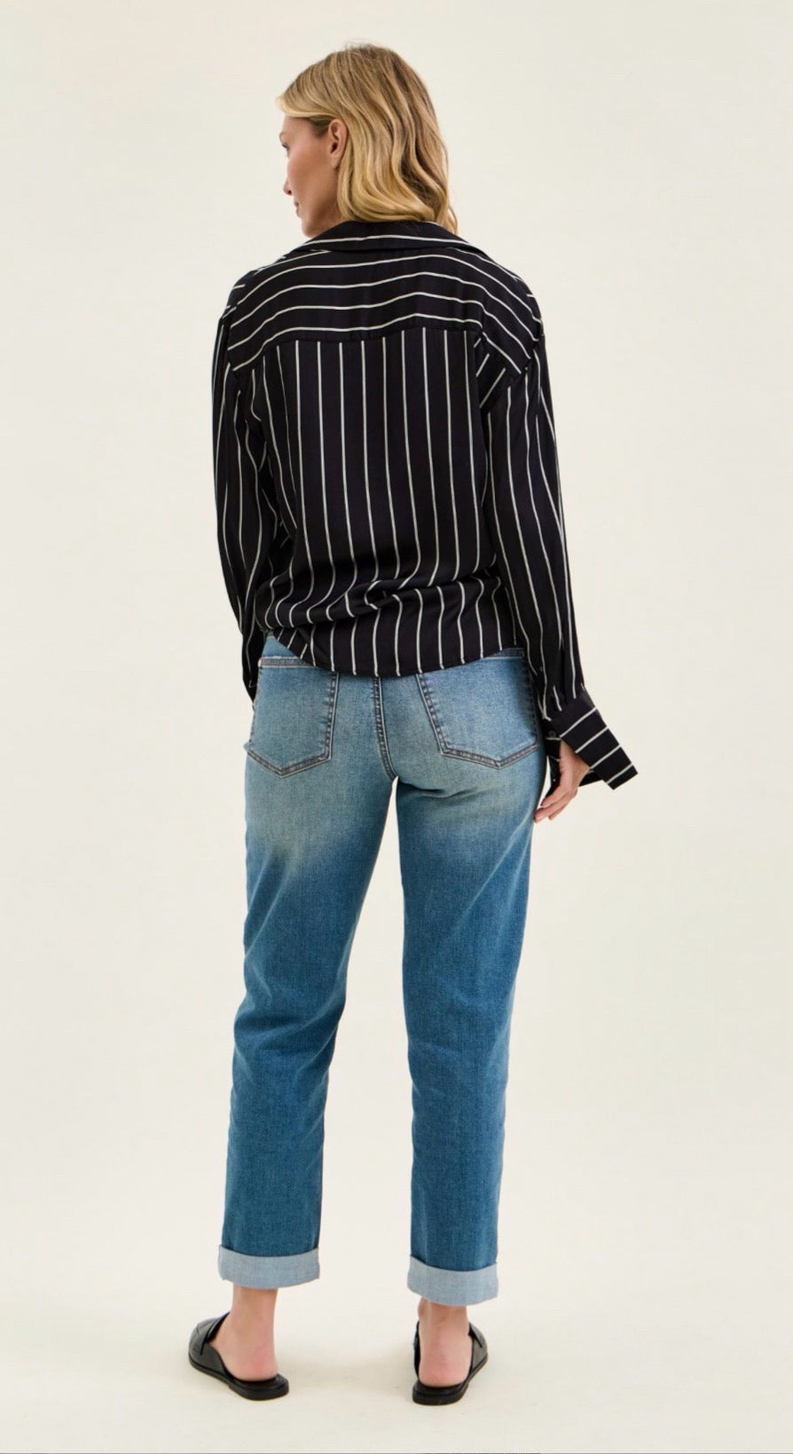 Judy Blue Mid Rise Boyfriend Jeans with Cool Denim Sorbtek Fabric & Crossback Belt Loops – Style 881089