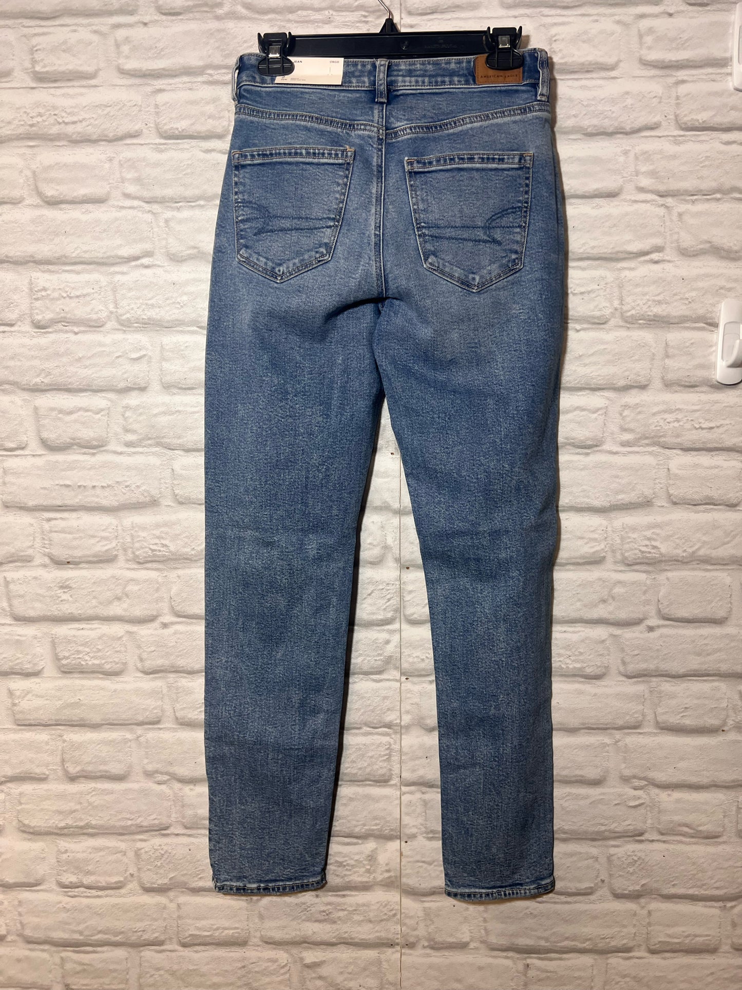 American Eagle Size 2  NWT Strigid Mom Jeans
