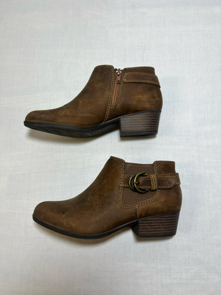 Shoe Size 8.5 Clarks brown leather booties