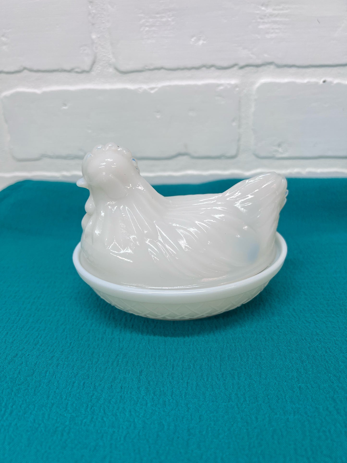 Vintage Milk Glass Nesting Hen/Hen on Nest