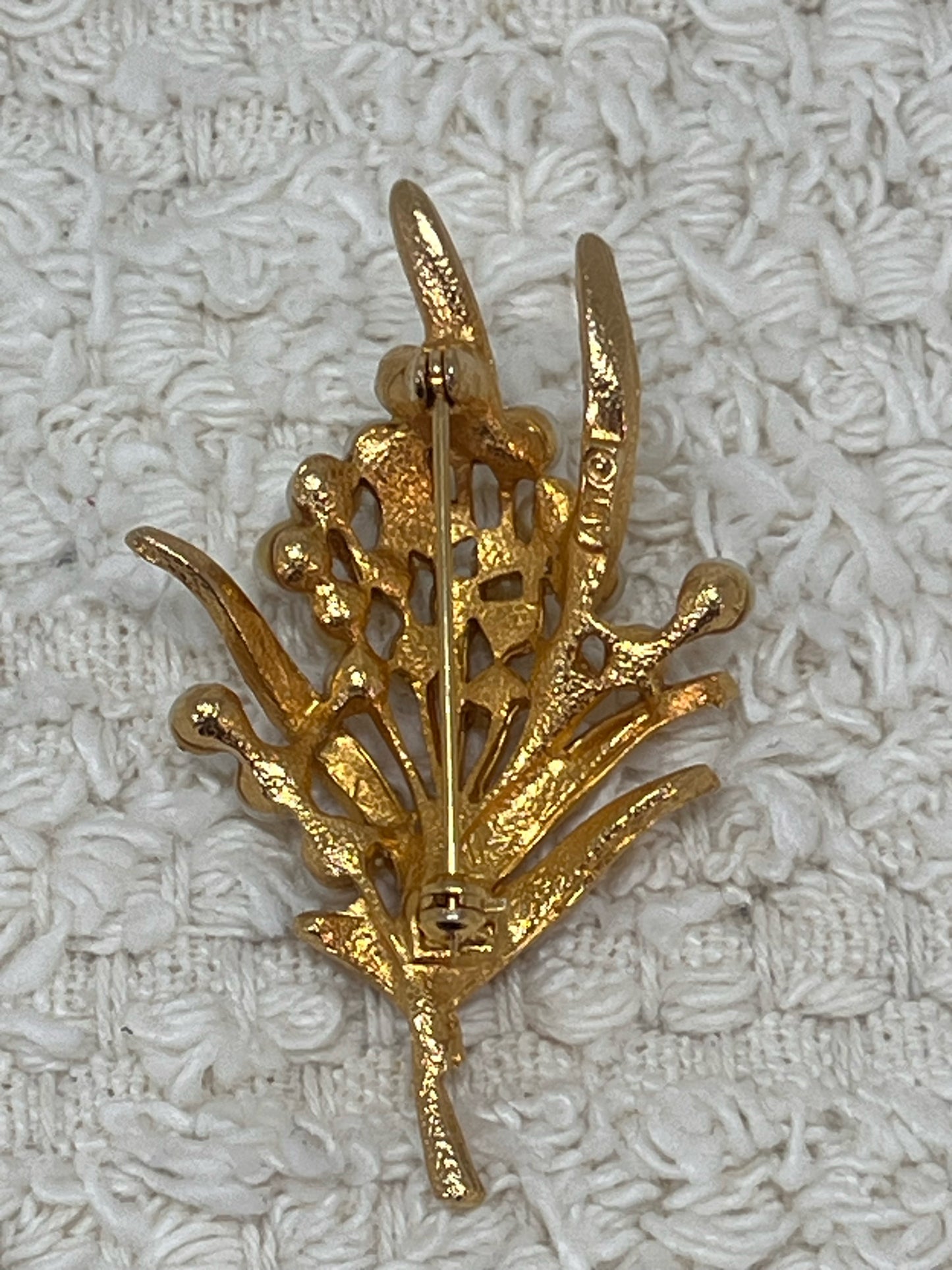 Vintage faux pearl and goldtone pin